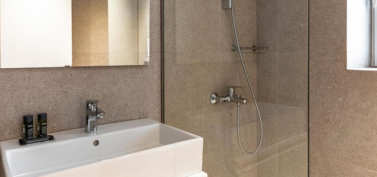 Phaedrus Living Executive Kriel Suites 001 Афины Экстерьер фото
